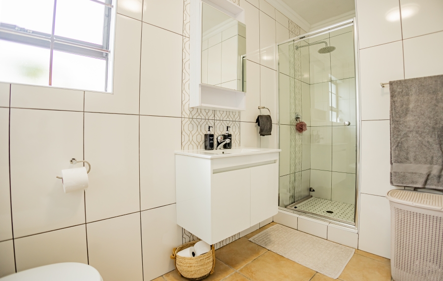 3 Bedroom Property for Sale in Uitzicht Western Cape